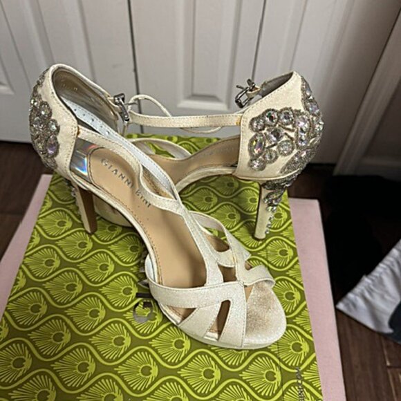 Gianni Bini White Geneva Heels US 7.5 - Picture 6 of 8